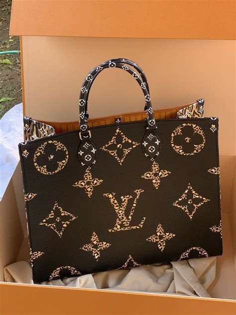 ≡ LOUIS VUITTON in Saldo / Outlet 